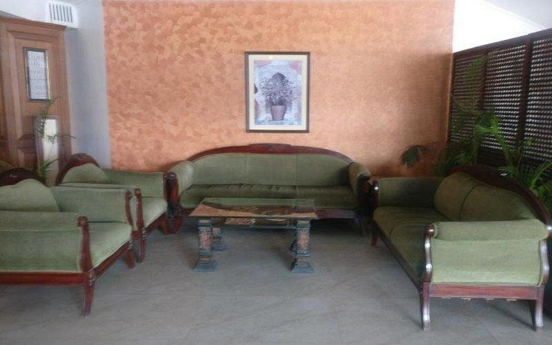 Hotel Raj Hans, ファリーダーバード エクステリア 写真