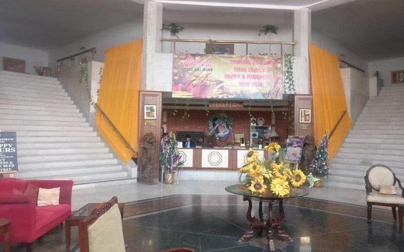 Hotel Raj Hans, ファリーダーバード エクステリア 写真